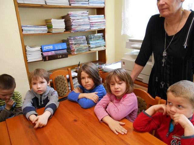 Pięciolatki w bibliotece