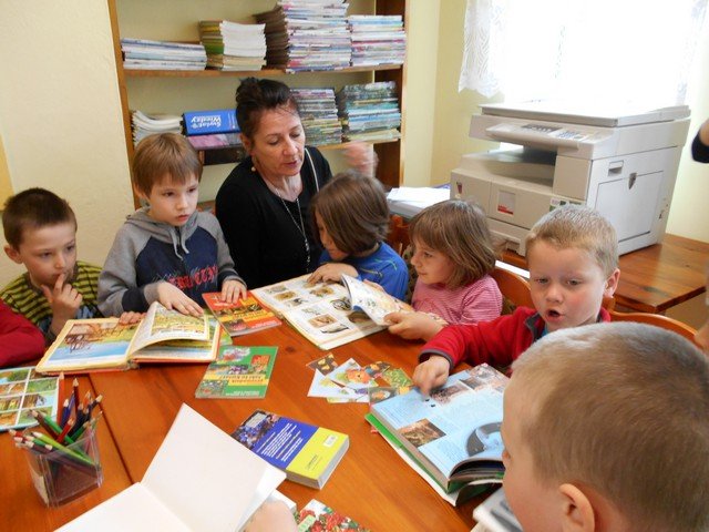 Pięciolatki w bibliotece